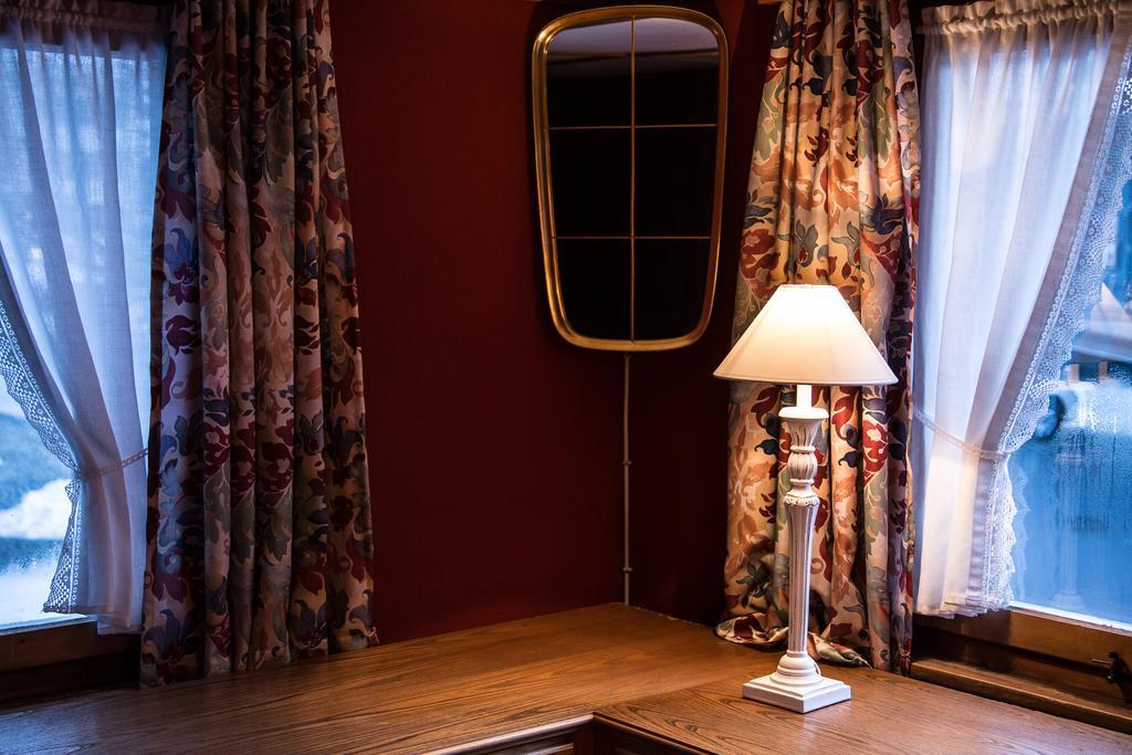 Alps Romantik Mellau Room photo
